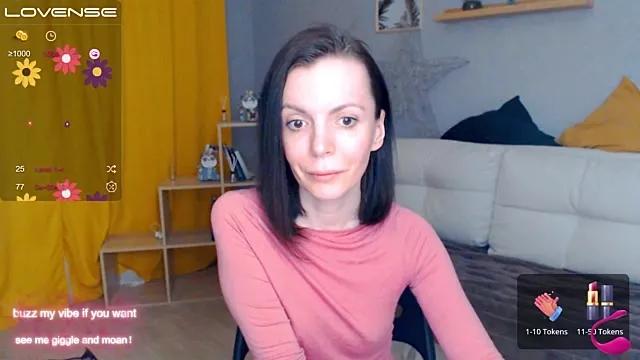 kiramarta from StripChat is Freechat