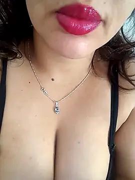 Sexy-Queeen- from StripChat is Freechat